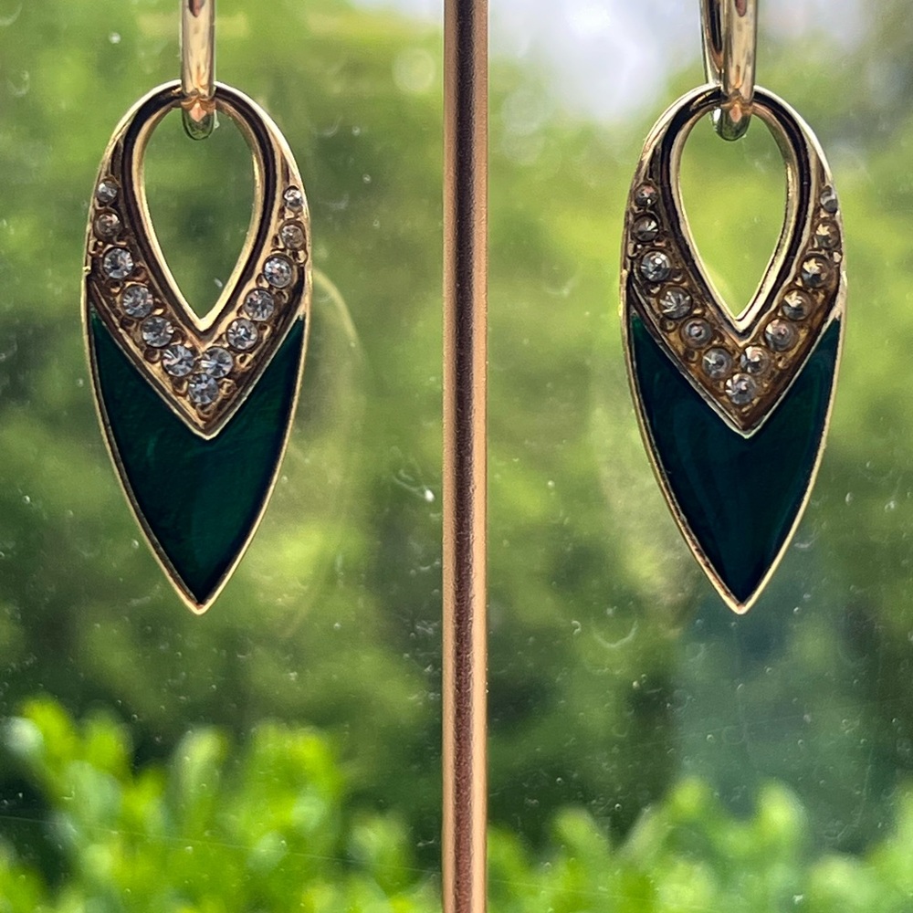 Vintage Gold-Tone Emerald Green Teardrop Earrings with Crystal Accents